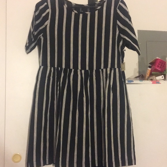 Forever 21 black and cream dress - Picture 1 of 5
